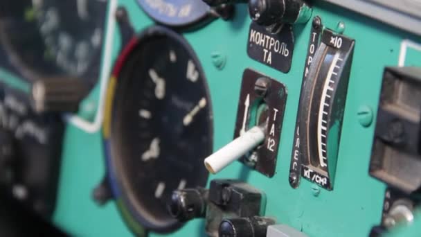 Configuración Piloto Los Dispositivos Control Vuelo Cabina Del Helicóptero Antes — Vídeos de Stock