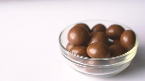 Chocolade Ballen Liggen Het Bord Camera Zoom — Stockvideo