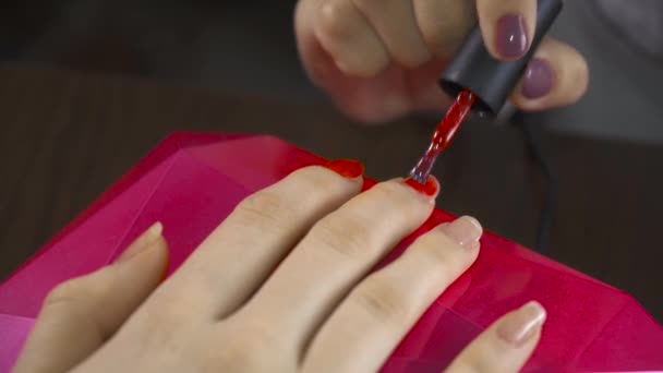 Spécialiste Couvre Ongle Client Par Vernis Rouge Gros Plan — Video