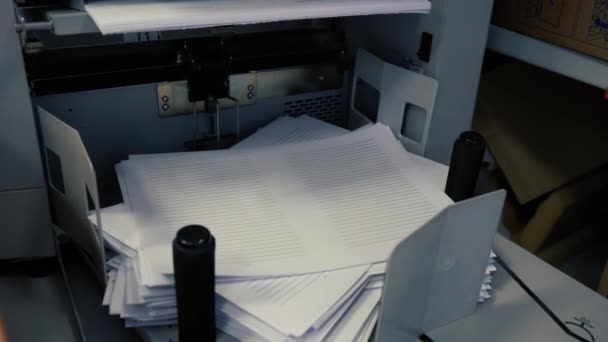 印刷厂专业印刷机的工作 — 图库视频影像