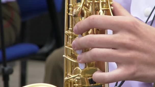 Saxofonista Jaqueta Jogar Saxofone Dourado Desempenho Vivo Música Jazz — Vídeo de Stock