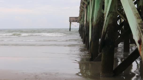 Disparo Estático Medio Del Final Del Muelle Madera Océano — Vídeo de stock