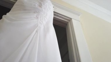 Slow Motion Reveal of Zarif Gelinlik, Beyaz Gelinlik, İnci Aksanlı
