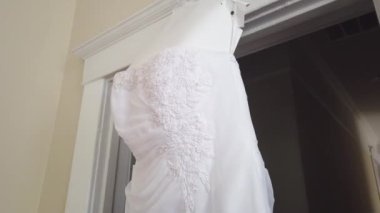 Slow Motion Reveal of Zarif Gelinlik, Beyaz Gelinlik, İnci Aksanlı