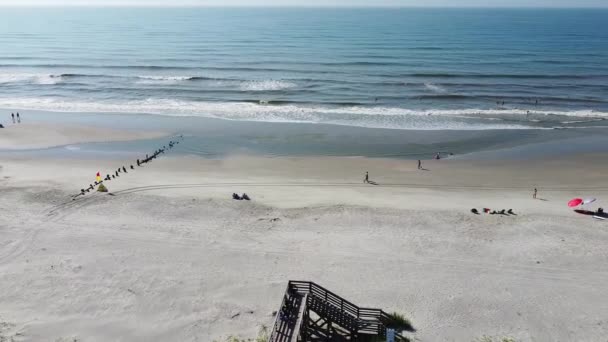 Пустые Пляжи Время Коронавируса Немногие Отдыхают Covid Пляж Побережье Путешествия — стоковое видео