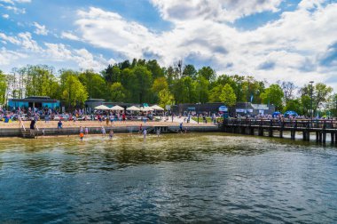 Olsztyn, Polonya - 1 Mayıs 2018: City beach Ukiel Gölü.