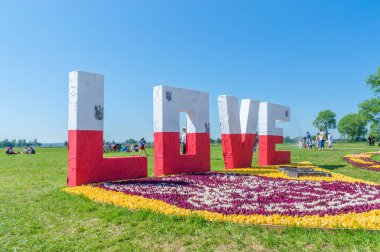 Mokry Dwor, Polonya - 13 Mayıs 2018: İnsanlar Zulawski Tulip Event'de.