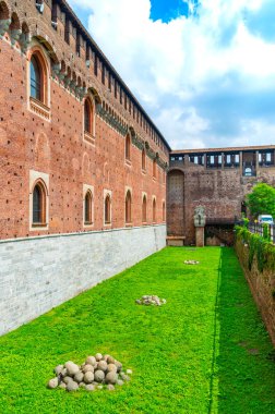 Duvar Sforza Kalesi (Castello Sforzesco), Milano, İtalya.
