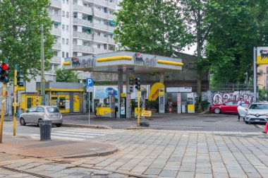 Milan, İtalya - 29 Mayıs 2018: Eni benzin istasyonu.