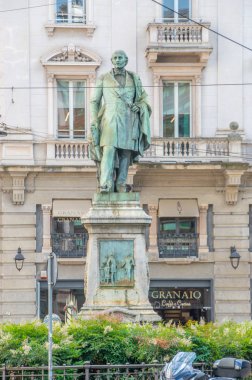 Milan, İtalya - 29 Mayıs 2018: Carlo Cattaneo anıt Milano.