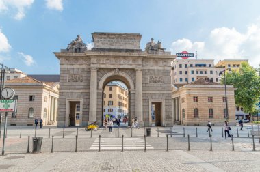 Milan, İtalya - 29 Mayıs 2018: Porta Garibaldi (Milan şehir kapısı).