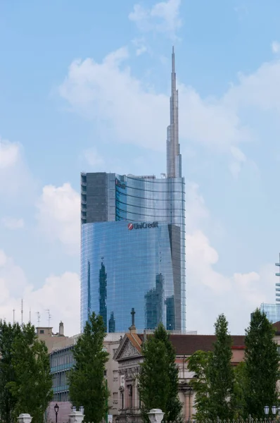 Milan, İtalya - 29 Mayıs 2018: Unicredit kulede Porta Garibaldi.