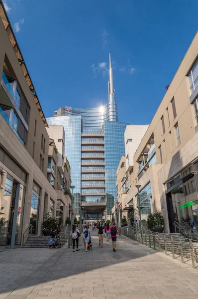 Milan, İtalya - 29 Mayıs 2018: Unicredit kulede Porta Garibaldi.