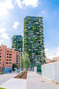 Milan, İtalya - 29 Mayıs 2018: Bosco Verticale, dikey orman apartmanlar.