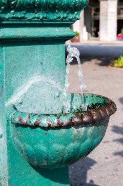 Çeşme soğuk suda.