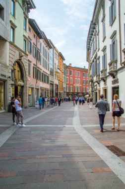 Bergamo, İtalya - 30 Mayıs 2018: Bergamo, Via Xx Settembre sokak.