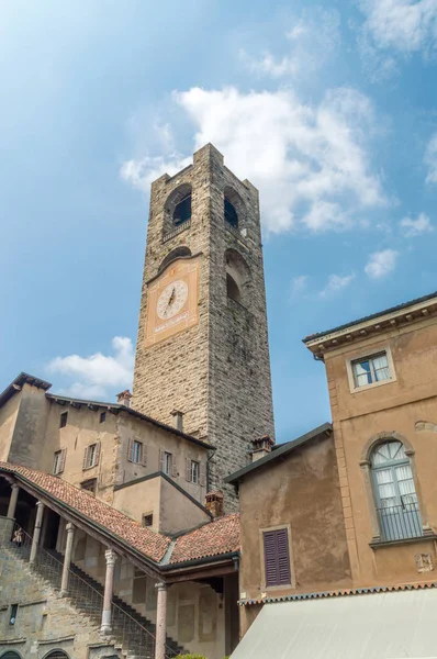 Piazza Vecchia Bergamo eski şehir, saat kulesi Campanone.