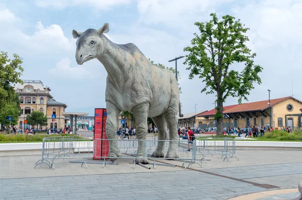 Bergamo Włochy Maja 2018 Dinozaur Piazzale Guglielmo Marconi Square — Zdjęcie stockowe