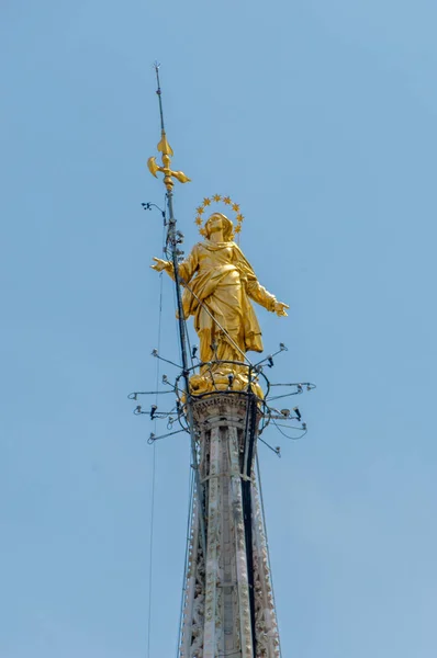 Virgen Oro Parte Superior Catedral Milán — Foto de Stock