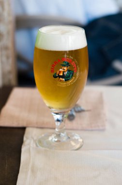 Milan, İtalya - 31 Mayıs 2018: Birra Moretti bira cam. Marka ait Heineken için.