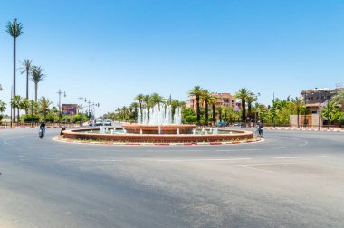 Marakeş, Fas - 3 Haziran 2018: Su çeşme Roundabout, Placa Bab Jdid.