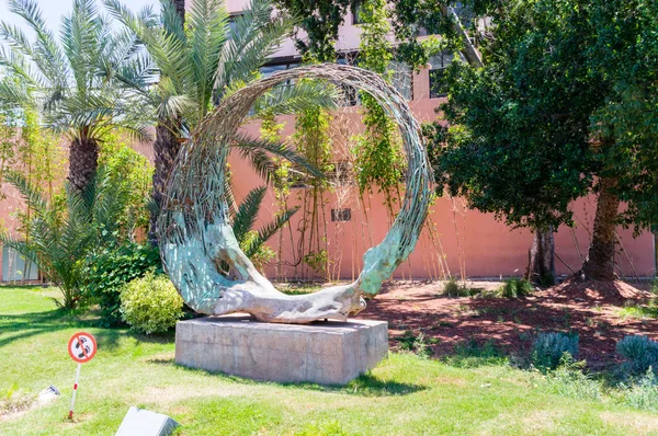 マラケシュ モロッコ 2018 Abdeljalil Saouli によって作成された彫刻のビューです ジャルダン芸術庭で彫刻します — ストック写真