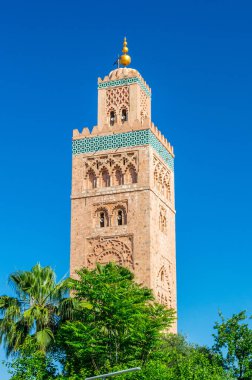 Koutoubia Cami veya Kutubiyya cami olarak bilinen Marakeş en büyük Camii için görünümü.