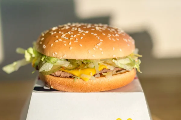 Barcelona Spain June 2018 Mcdonald Mac Sandwich Mac Меньшая Версия — стоковое фото
