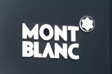 Barcelona, İspanya - 8 Haziran 2018: Montblanc Logo şirket. Montblanc International Gmbh aletleri, saatler, mücevher ve deri eşyalar yazma lüks Alman bir üreticidir.