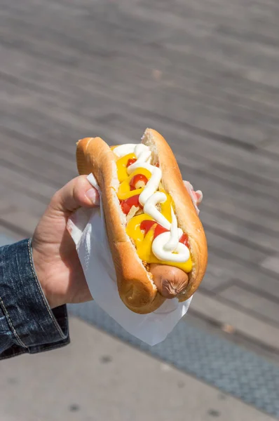 Hot Dog Dans Main Des Femmes Hot Dog Rue Avec — Photo