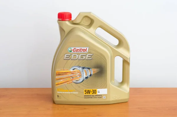 Pruszcz Gdanski Polen Juni 2018 Kunststoffflasche Motoröl Castrol Edge Titan — Stockfoto