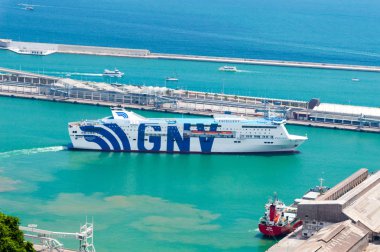 Barcelona, İspanya - 8 Haziran 2018: Gnv mükemmel cruise gemi liman Barcelona.