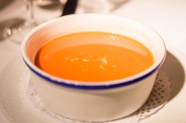 Geleneksel İspanyol soğuk çorba gaspaço.