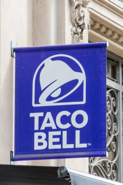 Barcelona, İspanya - 10 Haziran 2018: Taco Bell logo ve işareti.