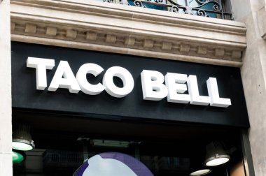 Barcelona, İspanya - 10 Haziran 2018: Taco Bell işareti Restoran.