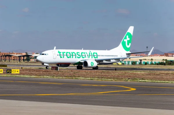 Marrakech, Fas - 6 Haziran 2018: Marakeş Menara Havaalanı (Rak Transavia, uçak Boeing 737).