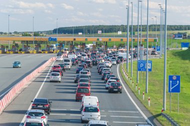 Rusocin, Polonya - 12 Ağustos 2018: trafik sıkışıklığı İstasyonu karayolu A1 üzerinde ücretli Amber bir denilen.