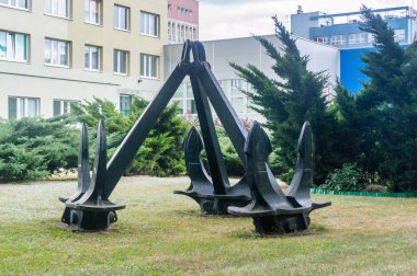 Szczecin, Polonya - 15 Ağustos 2018: Çapa deniz Akademi Szczecin yanındaki.