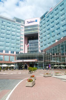 Szczecin, Polonya - 15 Ağustos 2018: Szczecin, Radisson Blu hotel. Radisson otel büyük uluslararası otel zinciri olduğunu.