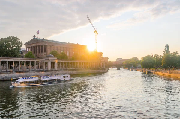 Berlin Niemcy Sierpień 2018 Rzeka Sprewa Zachodzie Słońca Starej Galerii — Zdjęcie stockowe
