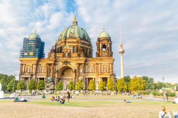 Berlin Germany August 2018 Berlin Cathedral Television Tower Seen Lustgarten — Stock Photo, Image