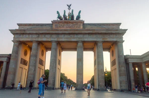 Berlín Alemania Agosto 2018 Turismo Famosa Puerta Brandeburgo Uno Los — Foto de Stock