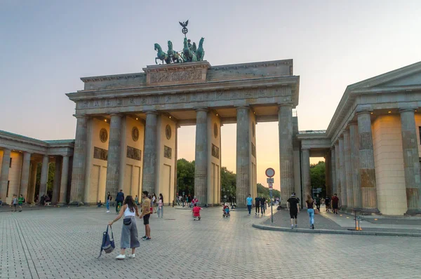 Берлин Германия Августа 2018 Года Знаменитые Бранденбургские Ворота Один Самых — стоковое фото