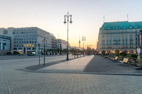 Pariser Platz からテレビ塔を持つベルリンのベルリン ドイツ 2018 朝の景色 — ストック写真