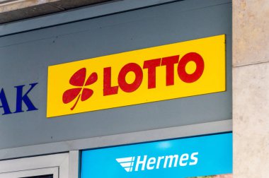 Potsdam, Almanya - 17 Ağustos 2018: Logo ve Alman Loto iz.
