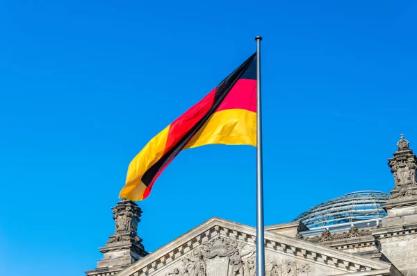 Német Nemzeti Zászló Szélben Hullámzó — Stock Fotó