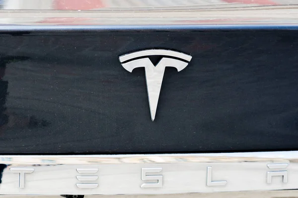 Potsdam Alemania Agosto 2018 Logotipo Tesla Motors Automóvil Negro — Foto de Stock