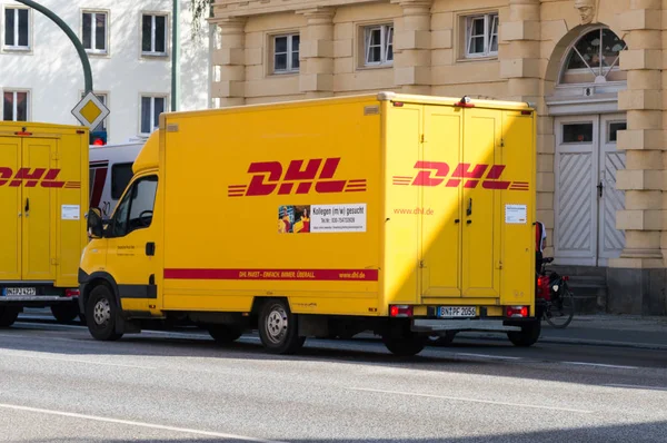 Πότσνταμ Γερμανία Αυγούστου 2018 Αγροτεμάχιο Γερμανική Dhl Φορτηγό Στο Δρόμο — Φωτογραφία Αρχείου