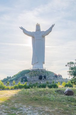 Swiebodzin, Polonya - 19 Ağustos 2018: Heykel İsa'nın gündoğumu, Kral. Dünyanın en yüksek İsa heykeli.