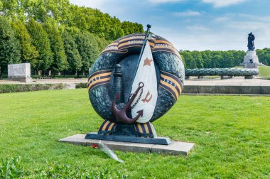 Berlin, Almanya - 18 Ağustos 2018: Sovyetler Birliği dünya savaş II Anıtı.